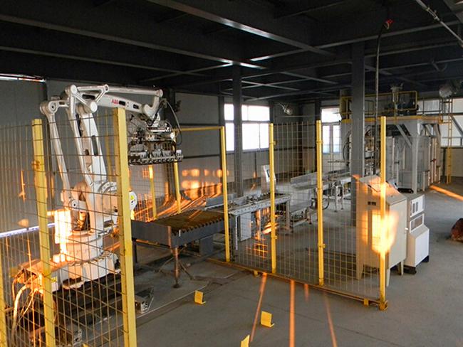 25公斤多聚甲醛自動包裝機(jī)-碼垛機(jī)器人生產(chǎn)線